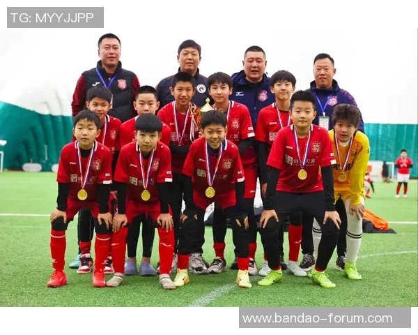 足球小将世界杯预选赛激战正酣少年球员展现拼搏精神与团队协作魅力